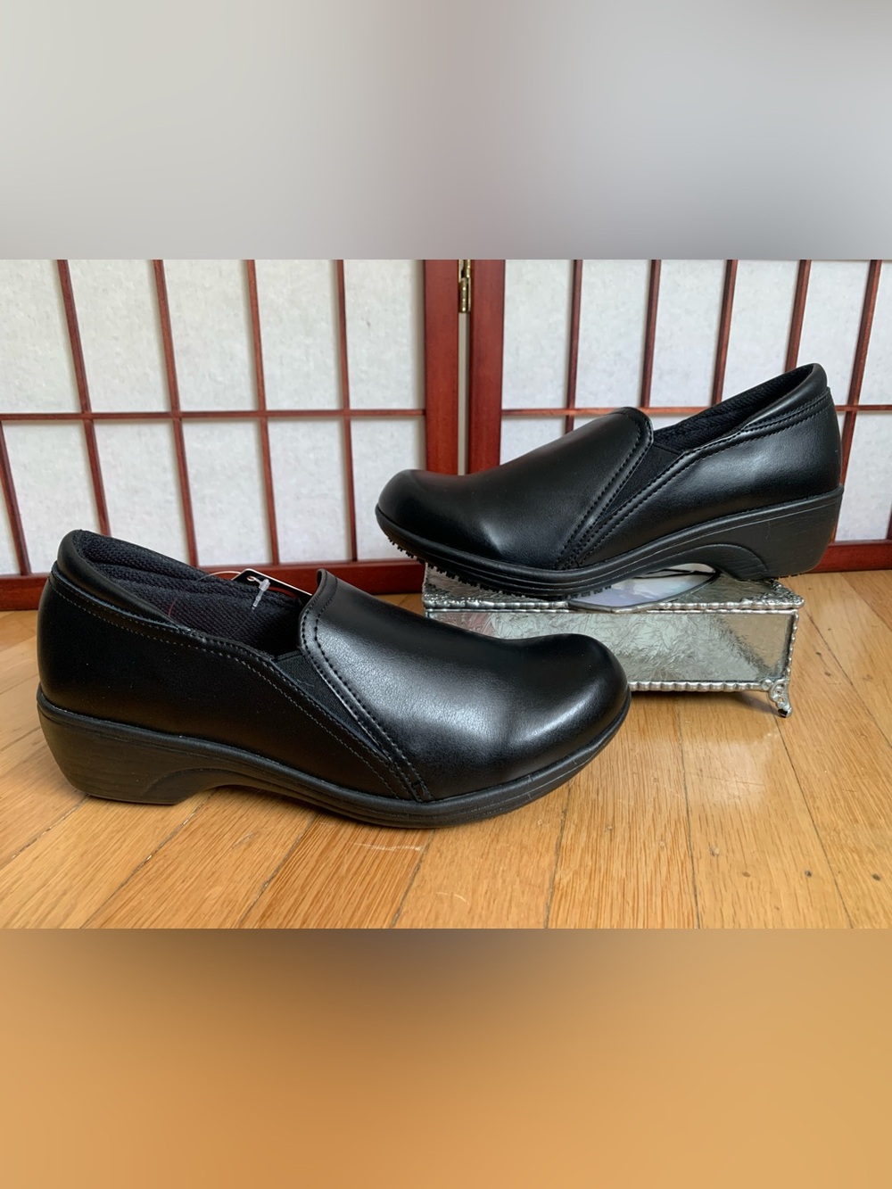 NWOB LAFORST SLIP RESISTANT Black Leather Work Clogs Women’s Size 10